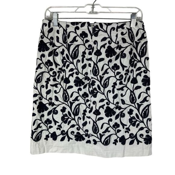 Talbots navy and cream embroidered skirt- 6p - Picture 1 of 6